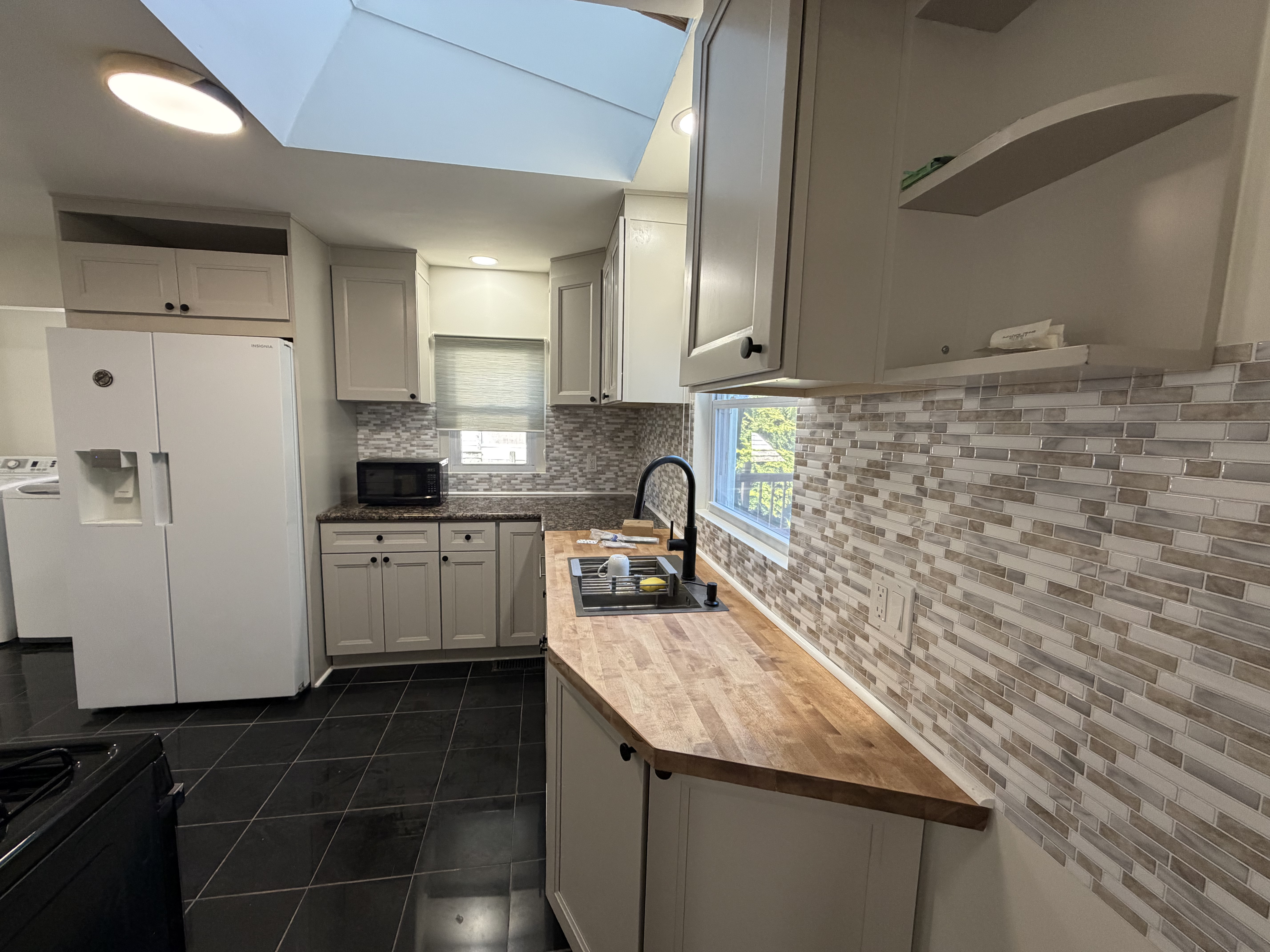 Здається простора 4 Bedroom, 3 Bathroom - Фотографія 2