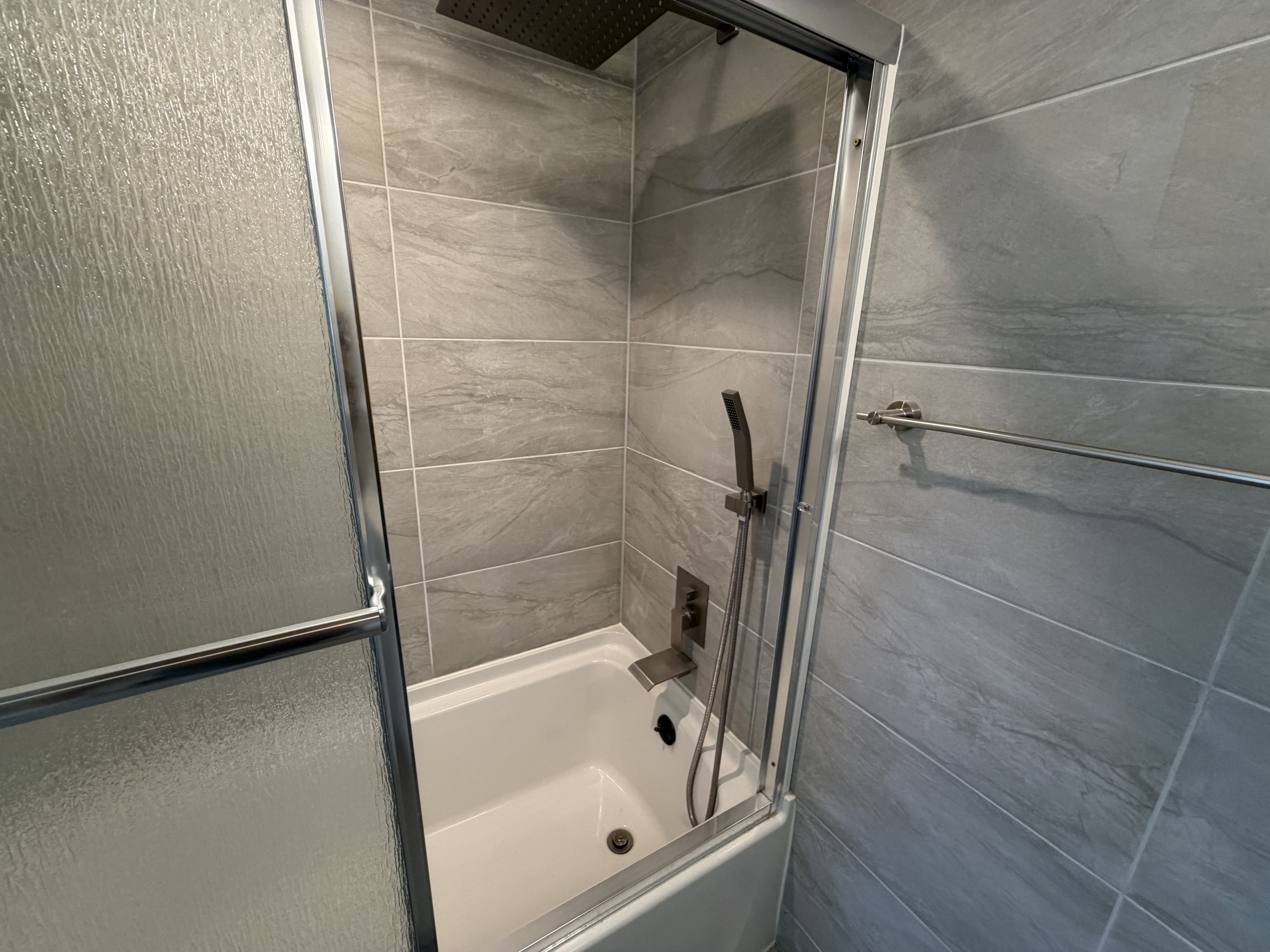 Здається простора 4 Bedroom, 3 Bathroom - Фотографія 8