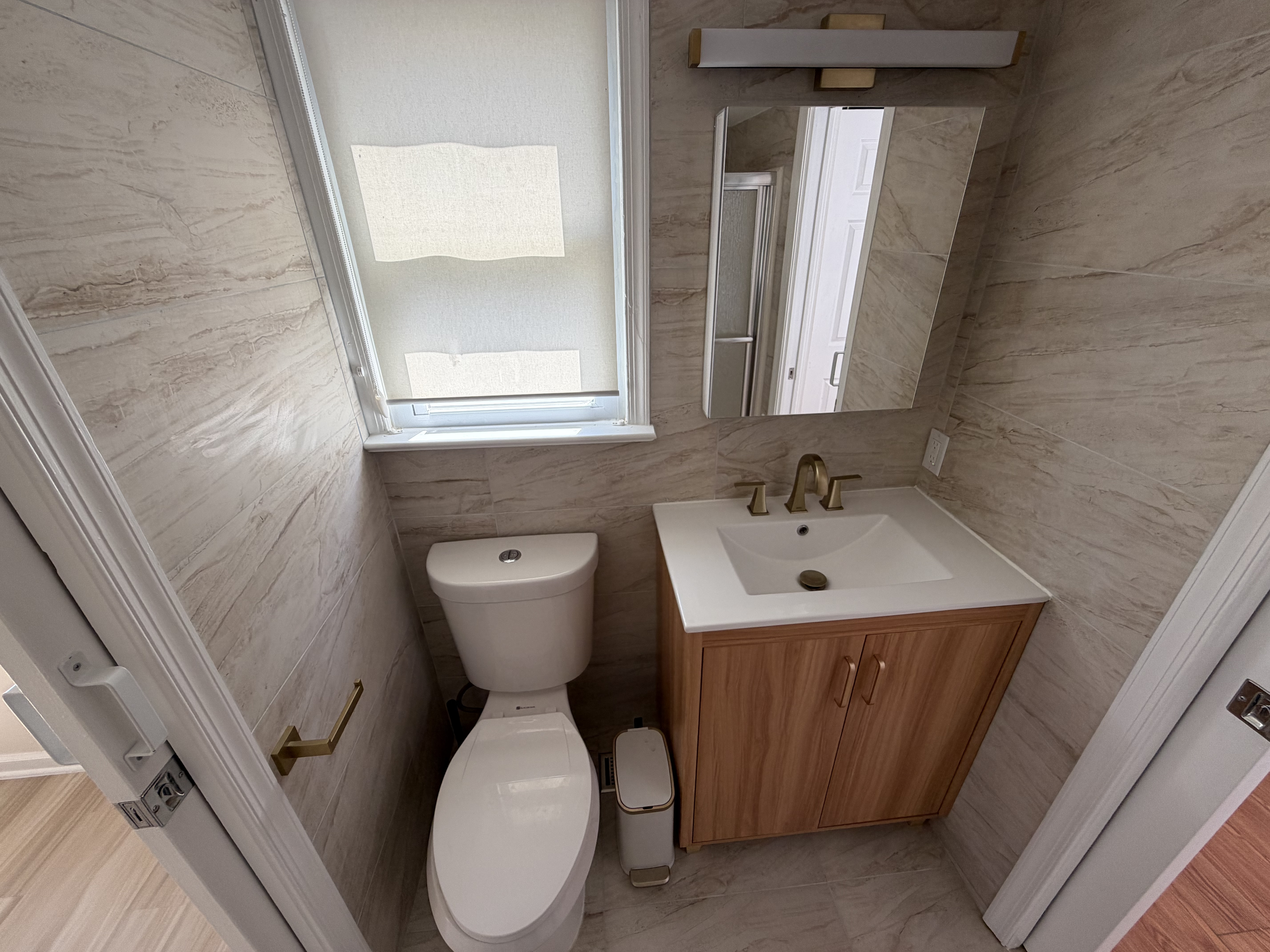 Здається простора 4 Bedroom, 3 Bathroom - Фотографія 9