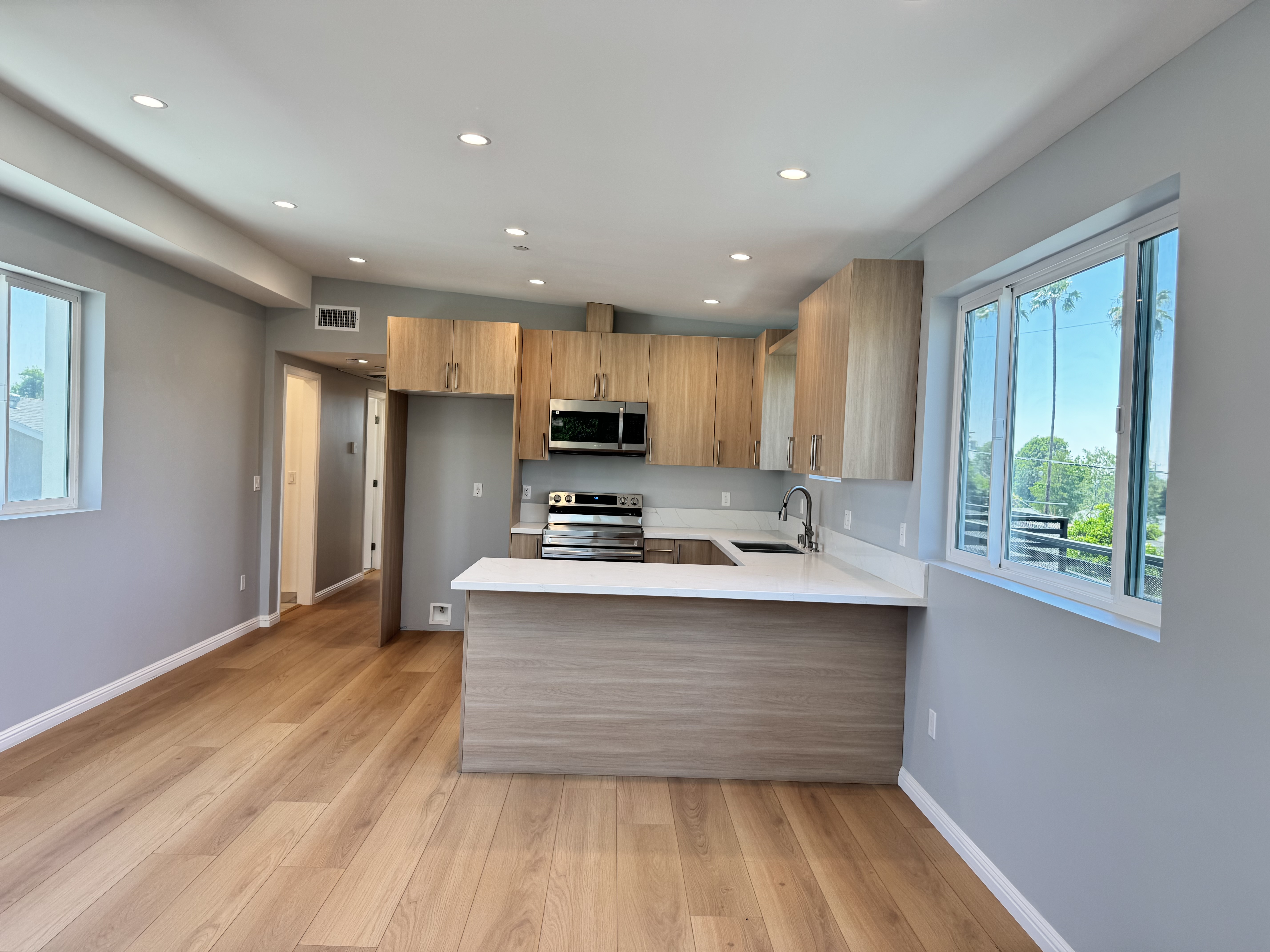 Brand New Modern Upstairs Unit Featuring 2 Bedrooms and 2 Bathrooms - Lake View Terrace,CA - Фото 3