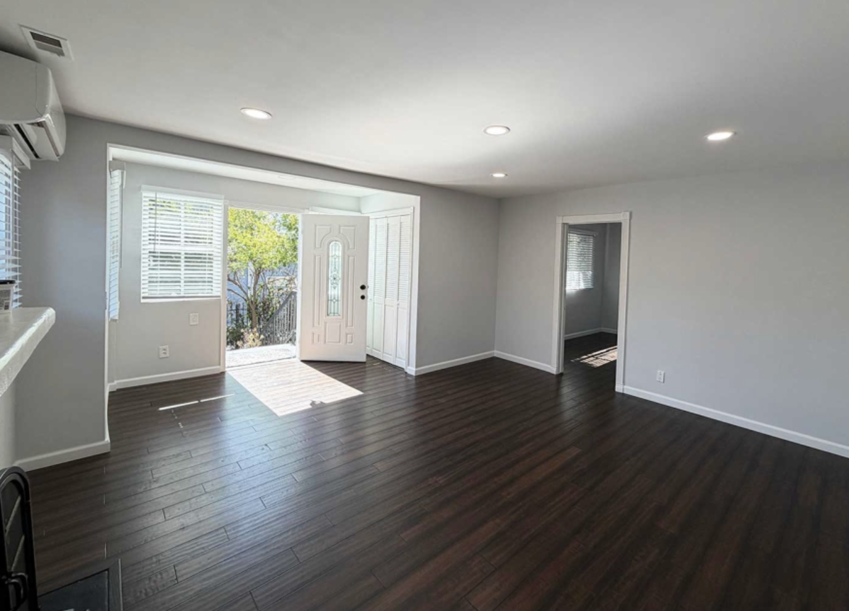 House for Rent - Tujunga, CA - Фото 3