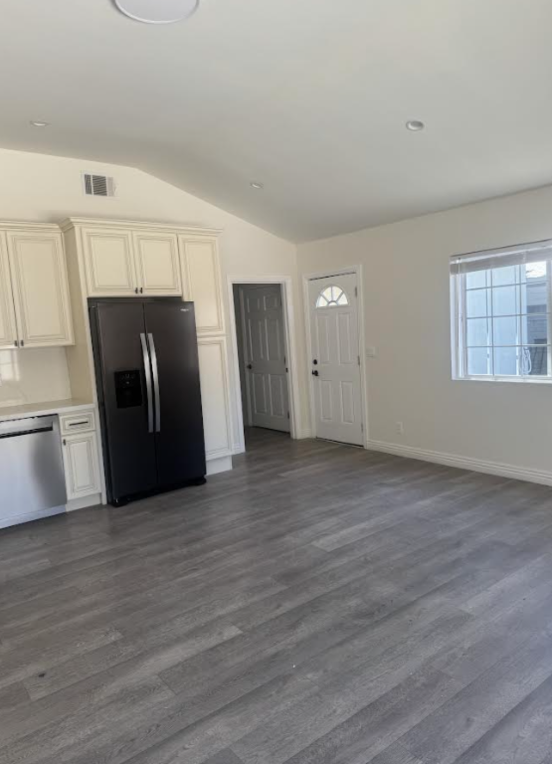 Move-In Ready 3bed, 2bath House for Rent - Van Nuys, CA - Фото 9