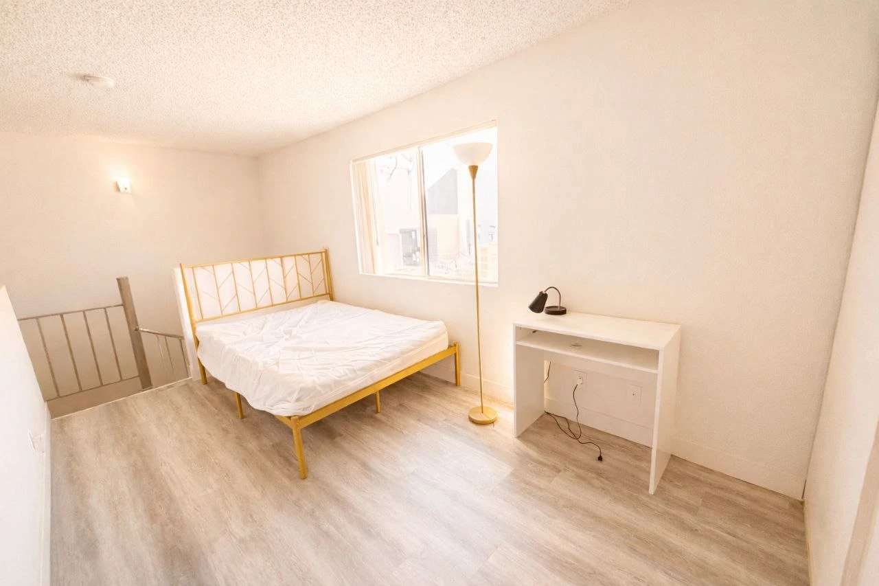 Сдается приватная, меблированая LOFT комната