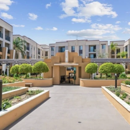 large-studio-for-rent-gated-los-angeles-ca-photo