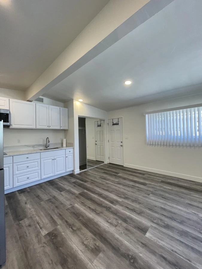 Studio for Rent - Reseda, CA