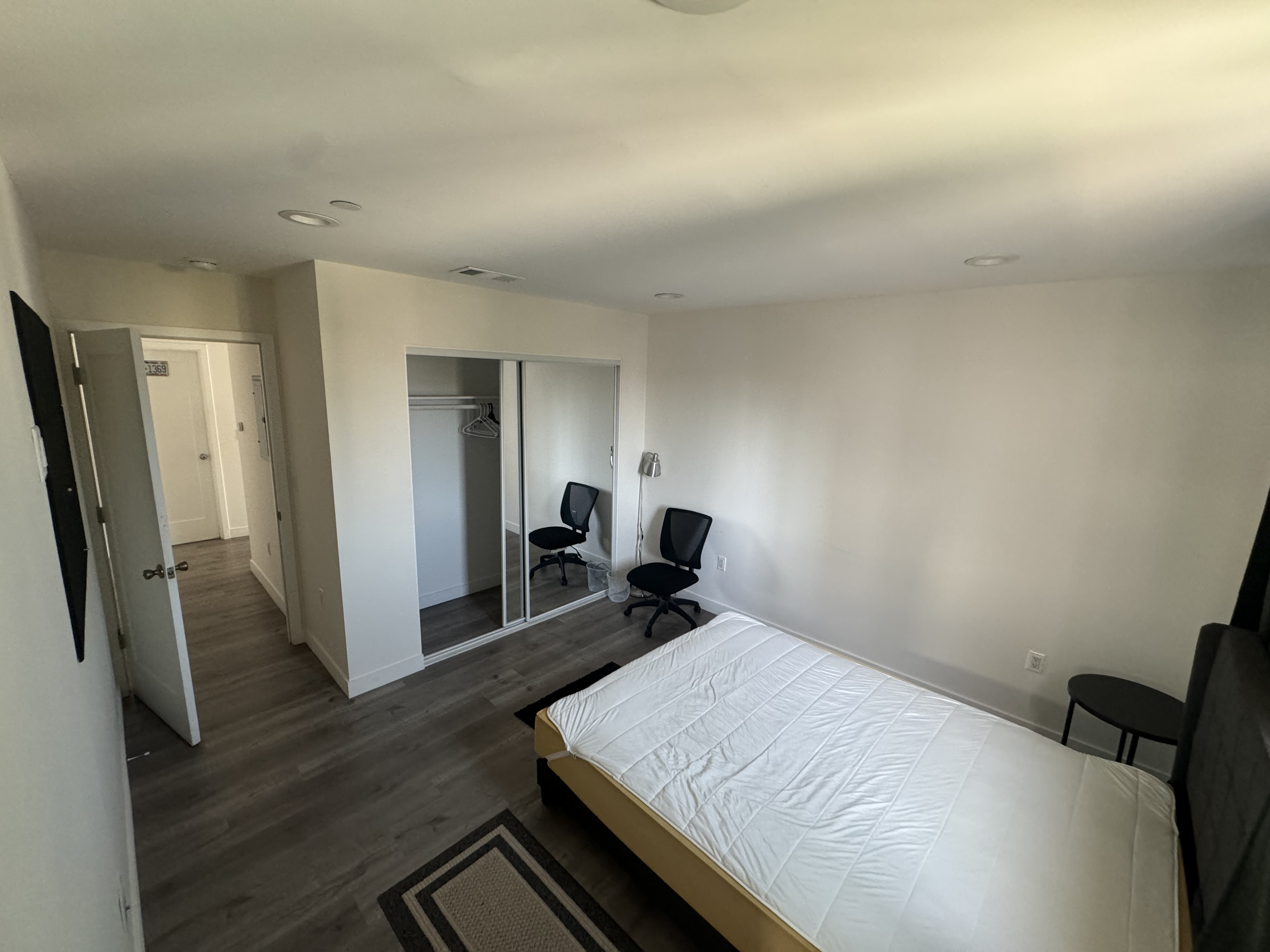 Сдаётся комната мастер бэдрум личная ванная  5237 Auckland Ave North Hollywood готова сейчас 1600 месяц - Фото 3