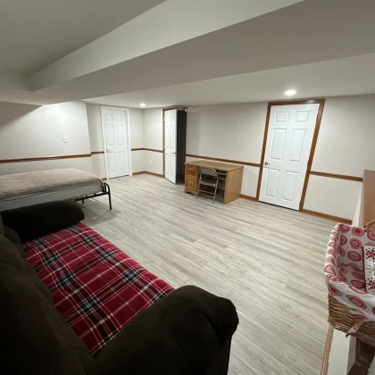sdaetsya-komnata-v-basement-photo