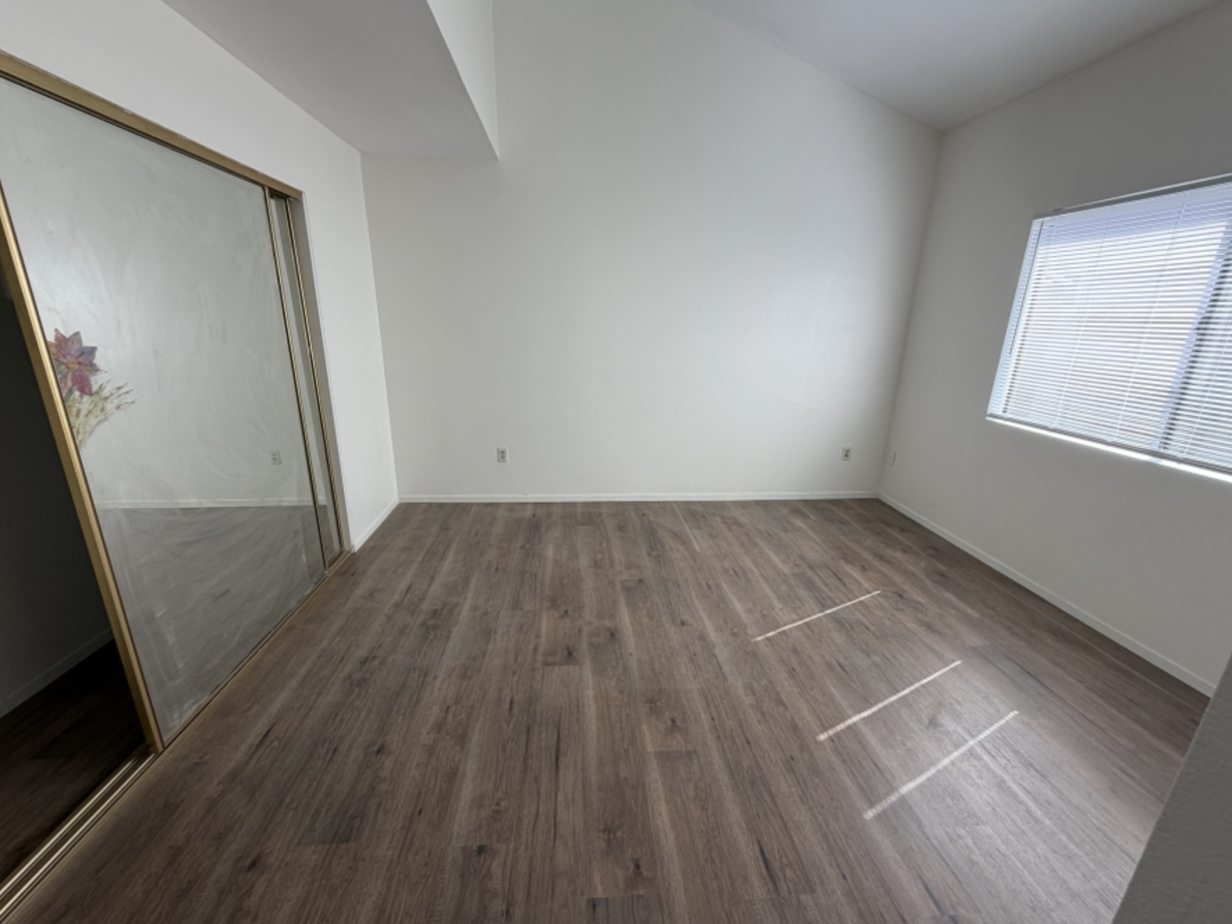 Townhouse-Style Apartment for Rent - Glendale, CA - Фото 2