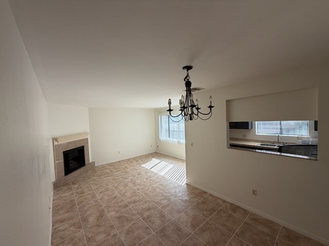 Townhouse-Style Apartment for Rent - Glendale, CA - Фото 4