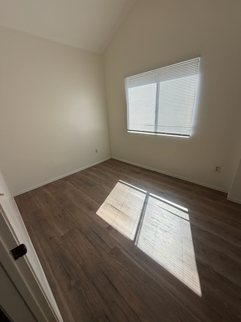 Townhouse-Style Apartment for Rent - Glendale, CA - Фото 7