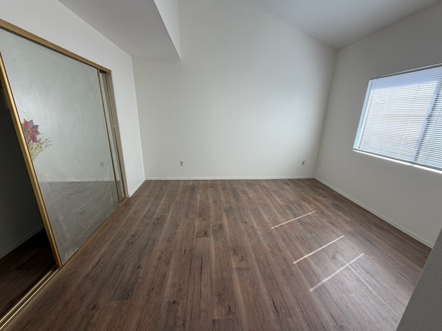 Townhouse-Style Apartment for Rent - Glendale, CA - Фото 10