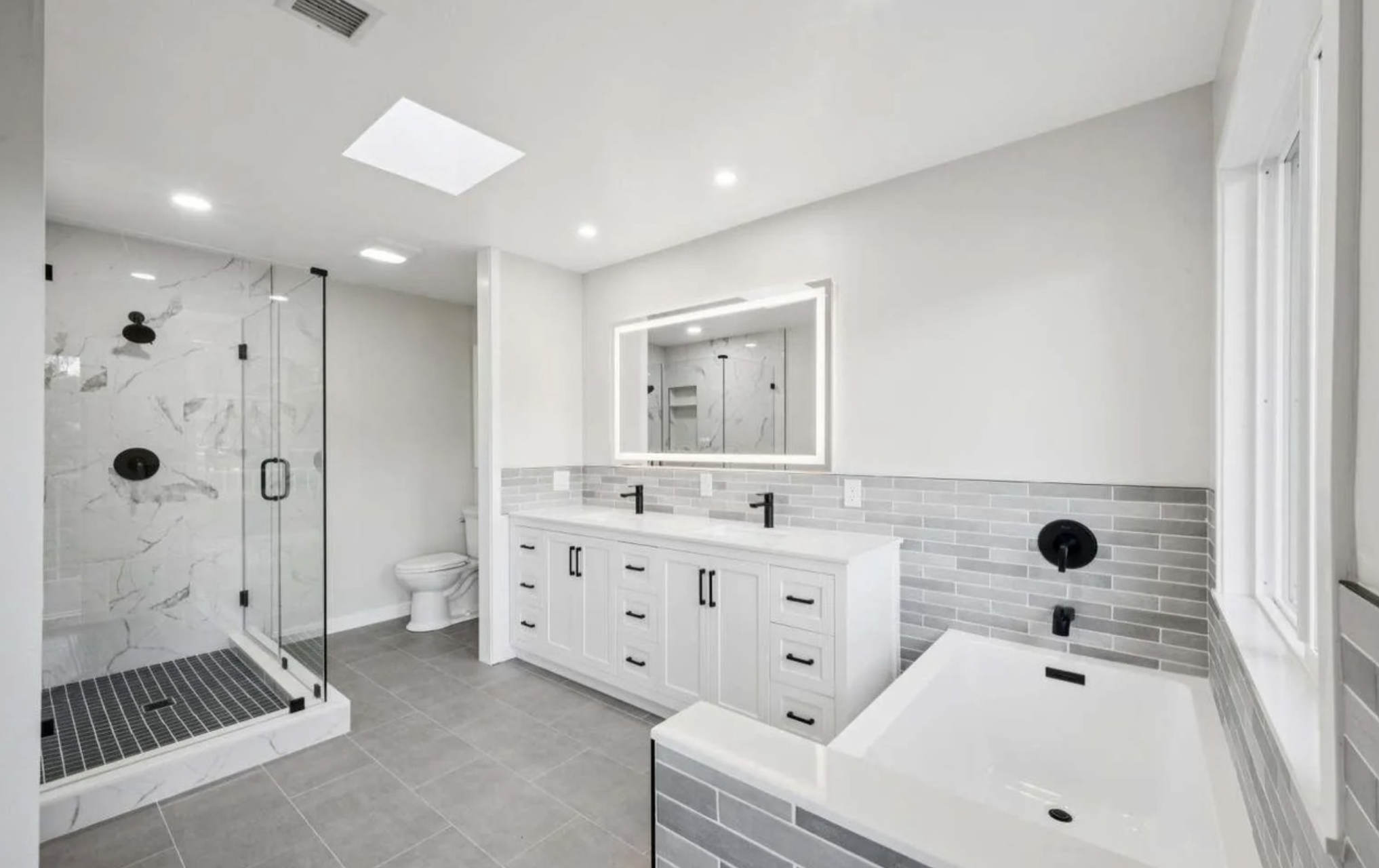 3 bd, 3 ba на продаж - Фотографія 3