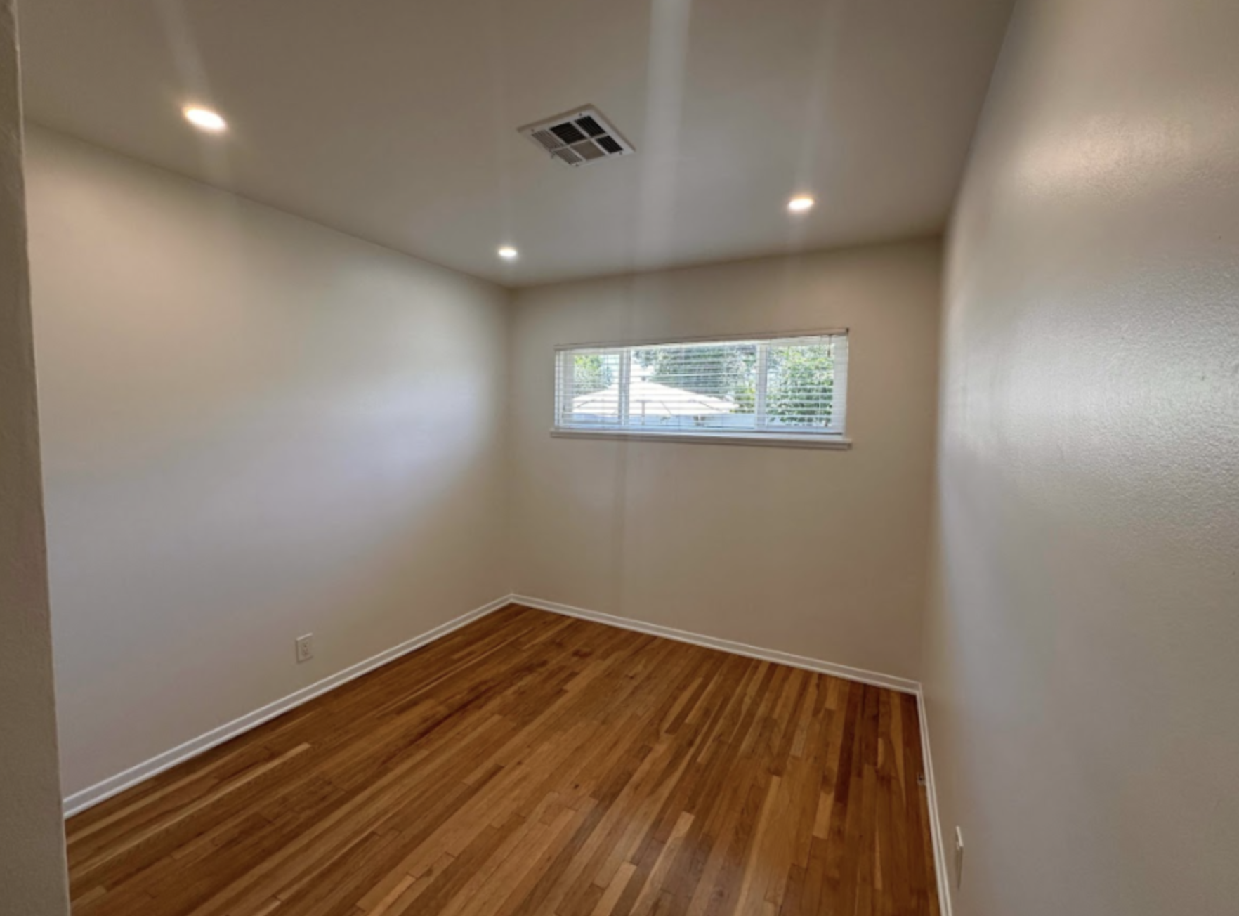 House for Rent - Northridge, CA - Фото 7