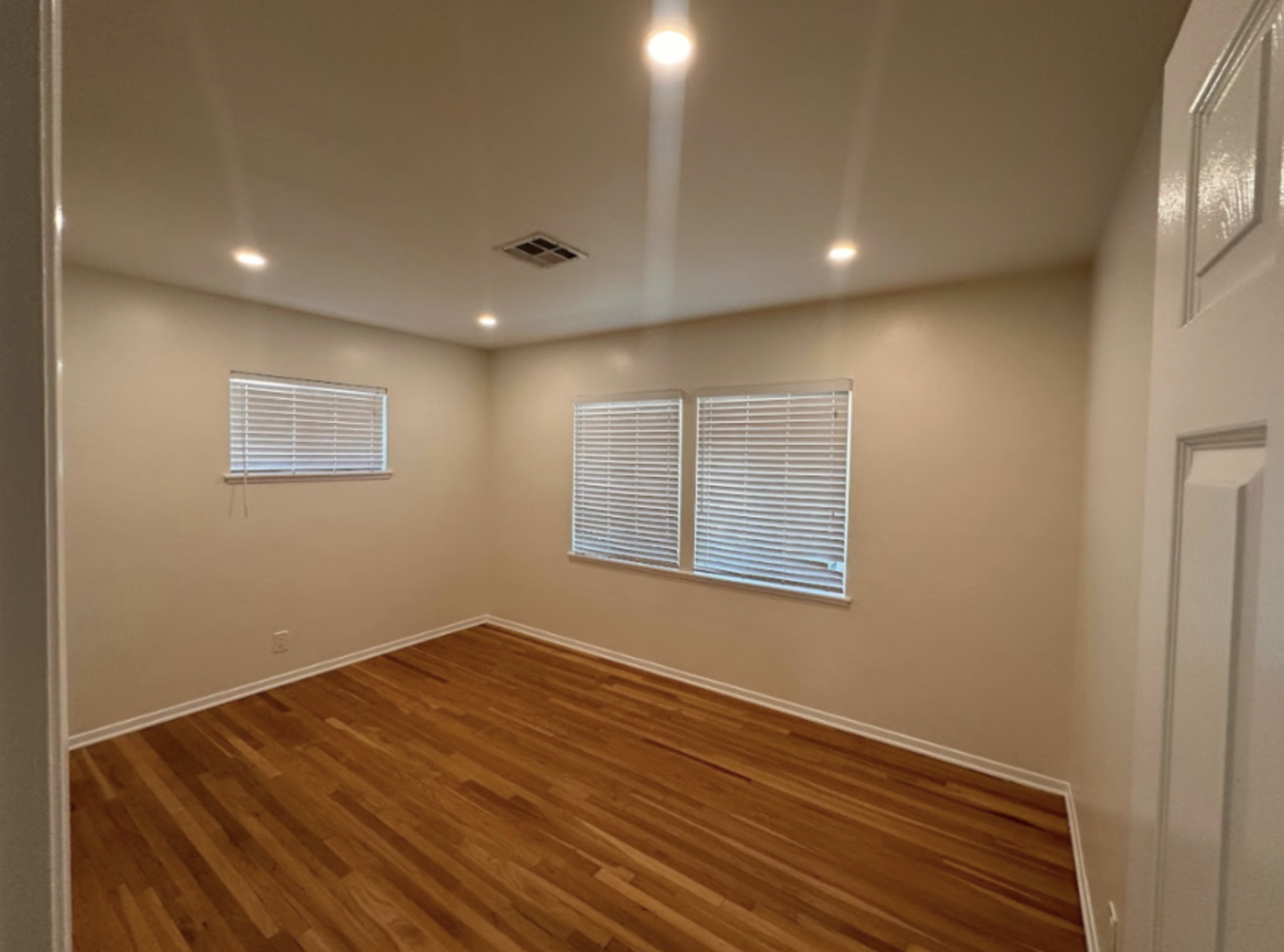 House for Rent - Northridge, CA - Фото 8