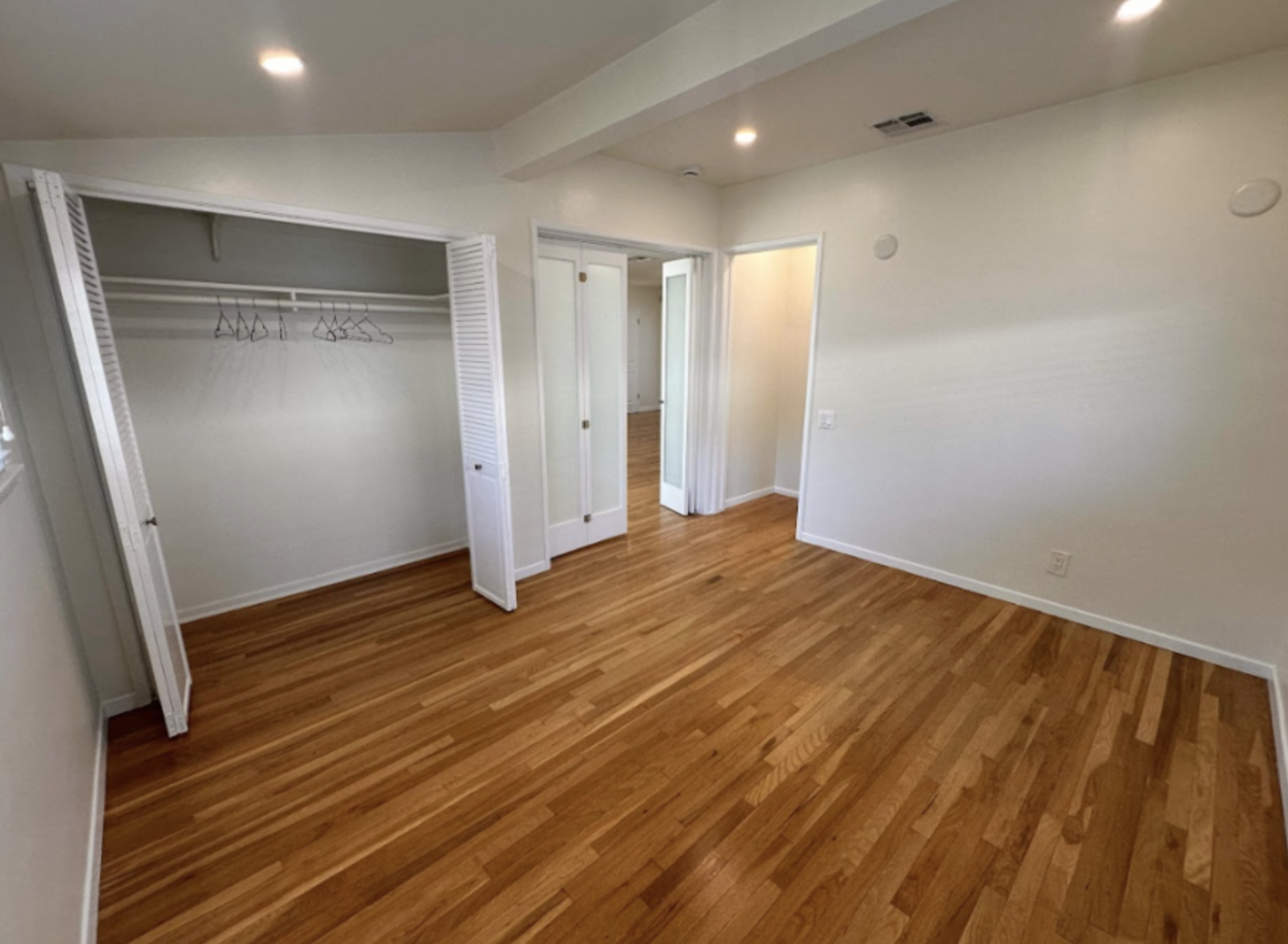 House for Rent - Northridge, CA - Фото 9