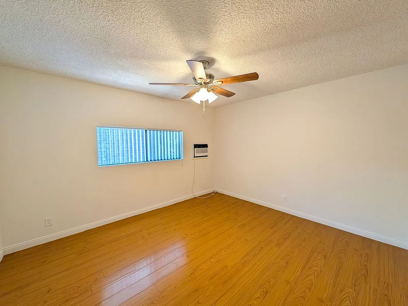 3BD, 2BA квартира ниже Ventura Blvd - Фото 8