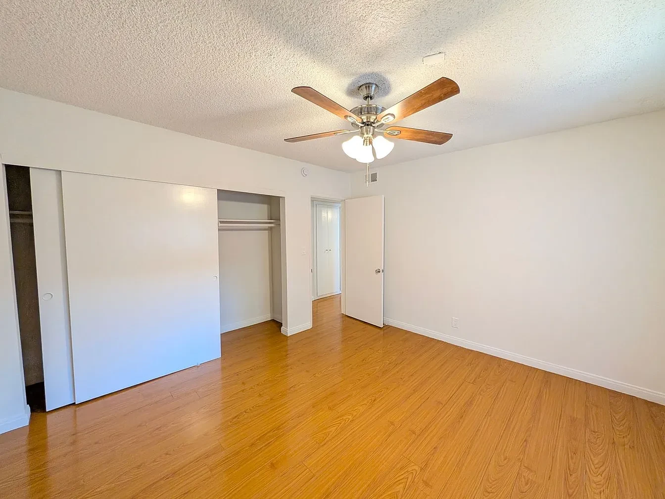 3BD, 2BA квартира ниже Ventura Blvd - Фото 9