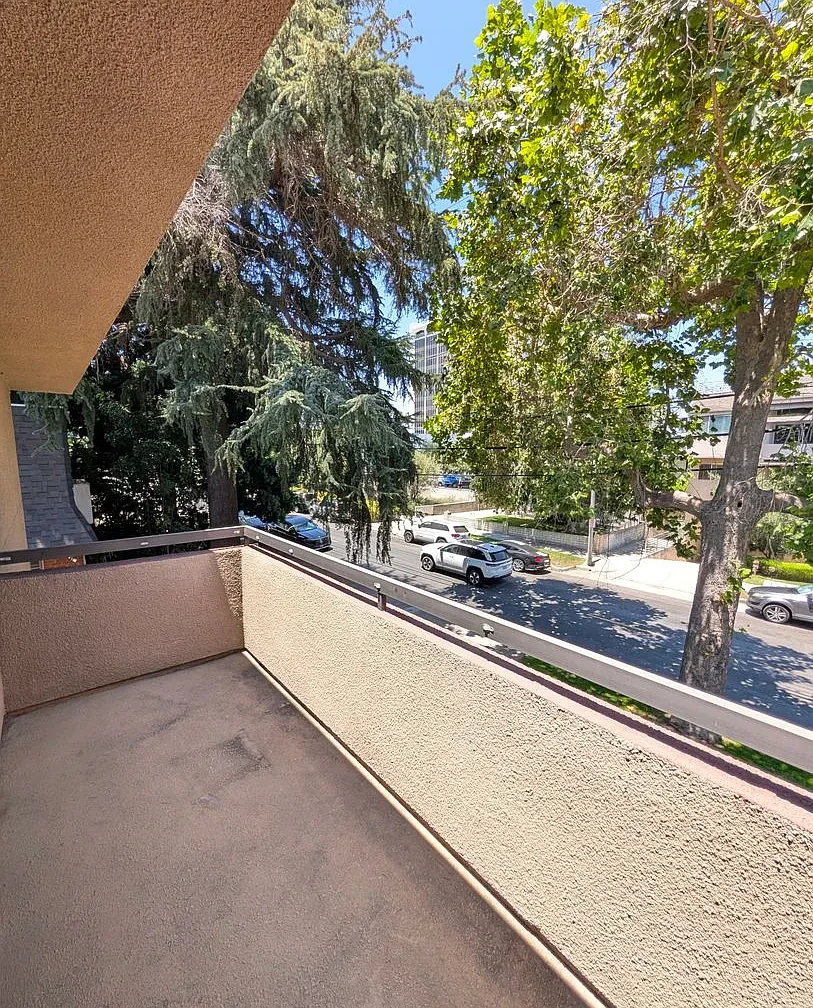 3BD, 2BA квартира ниже Ventura Blvd