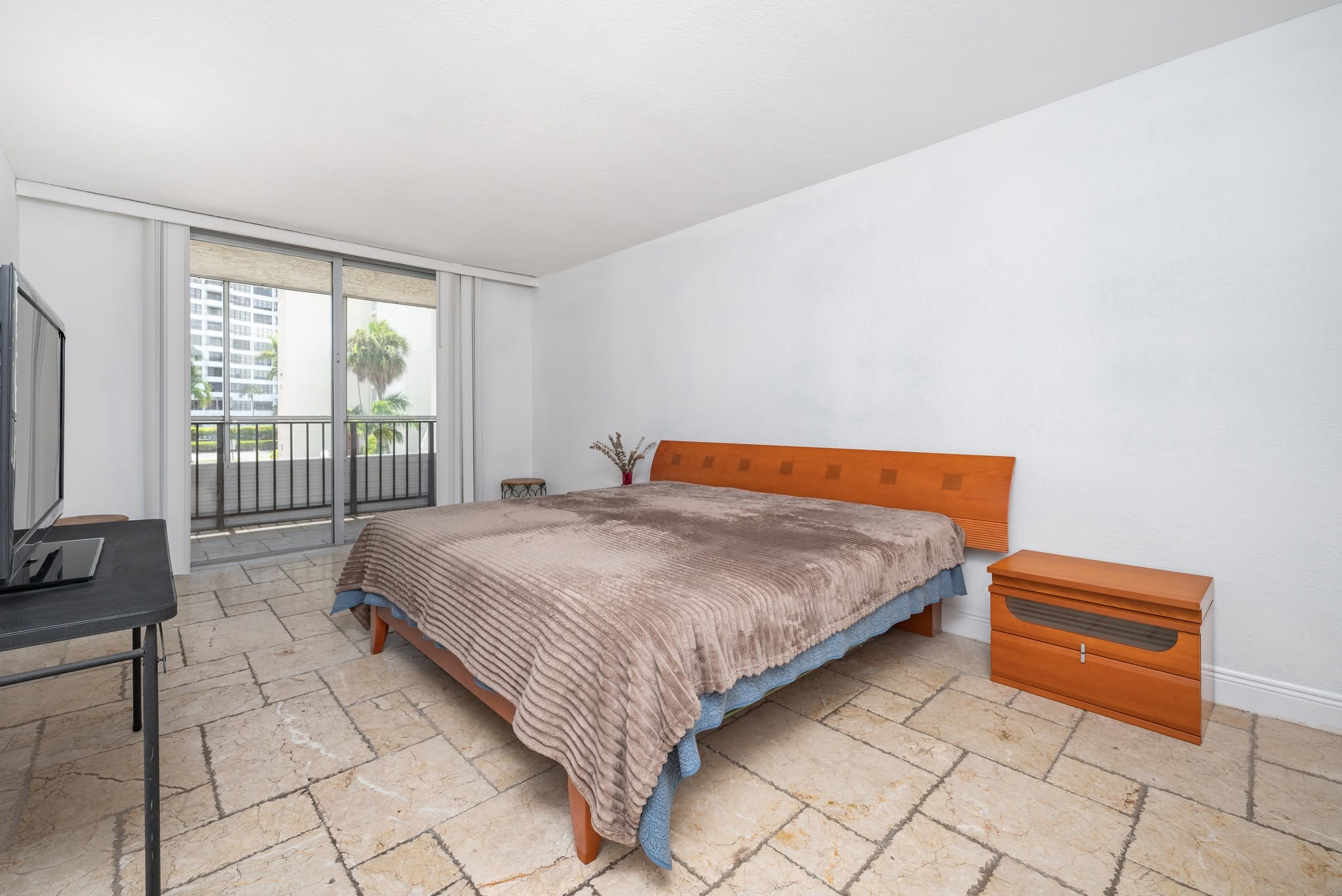 Сдается 1-комнатная квартира в Hallandale Beach - Фото 4