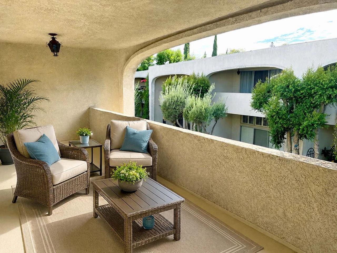 Luxury Townhome, Encino