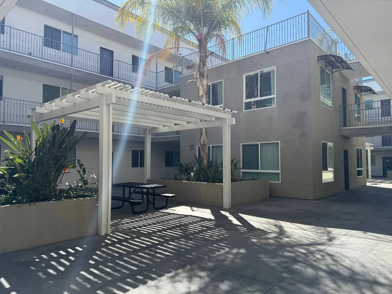 3BD, 2BA квартира в здании с детской комнатой и спортзалом