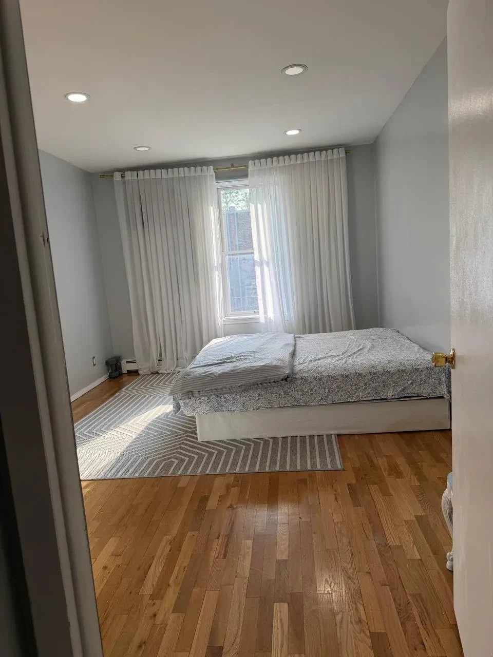 Сдается большая Master Bedroom с отдельной ванной комнатой в Sheepshead Bay - Фото 3