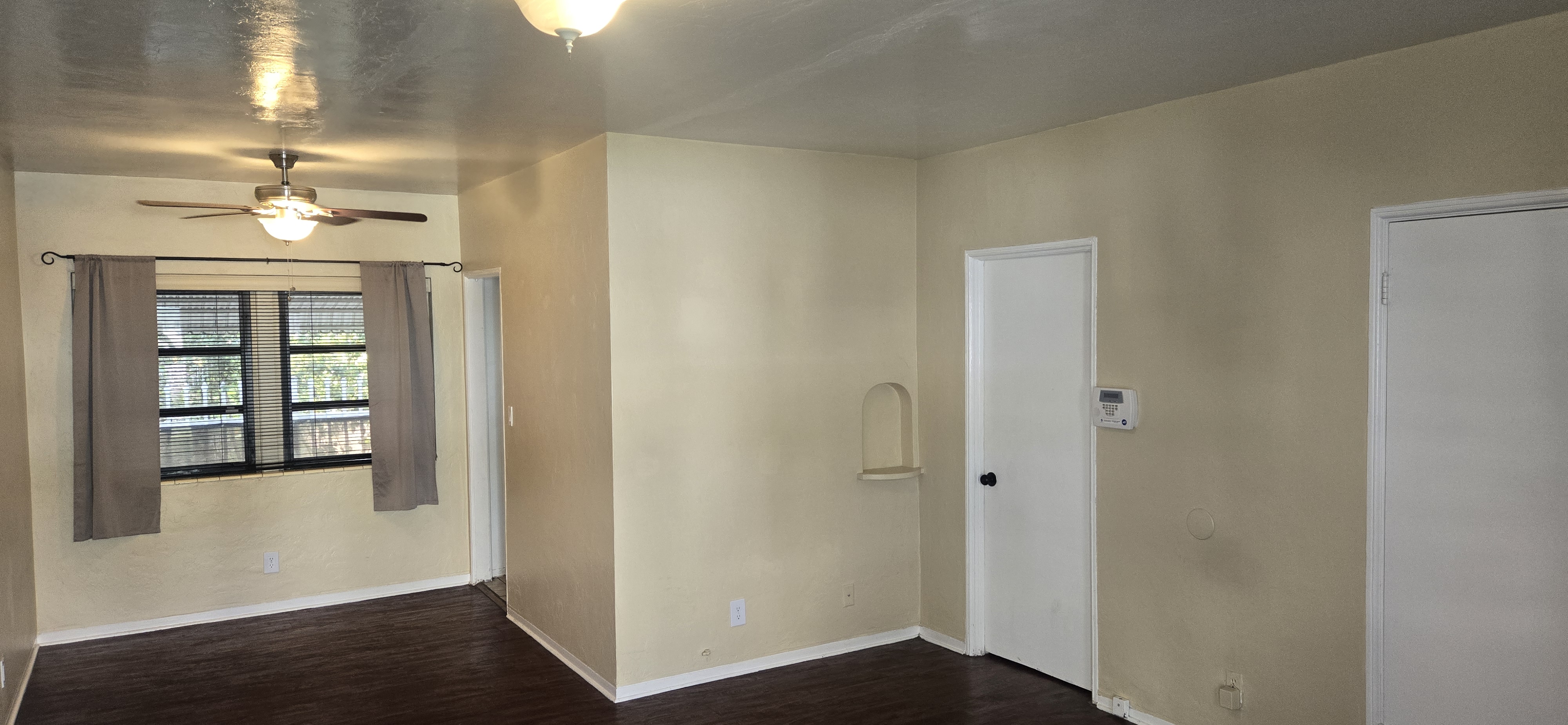 Spacious 1 bedroom 1 bath apart in well-kept vintage property - excellent central location 2 blocks from Young Circle! - Фото 2