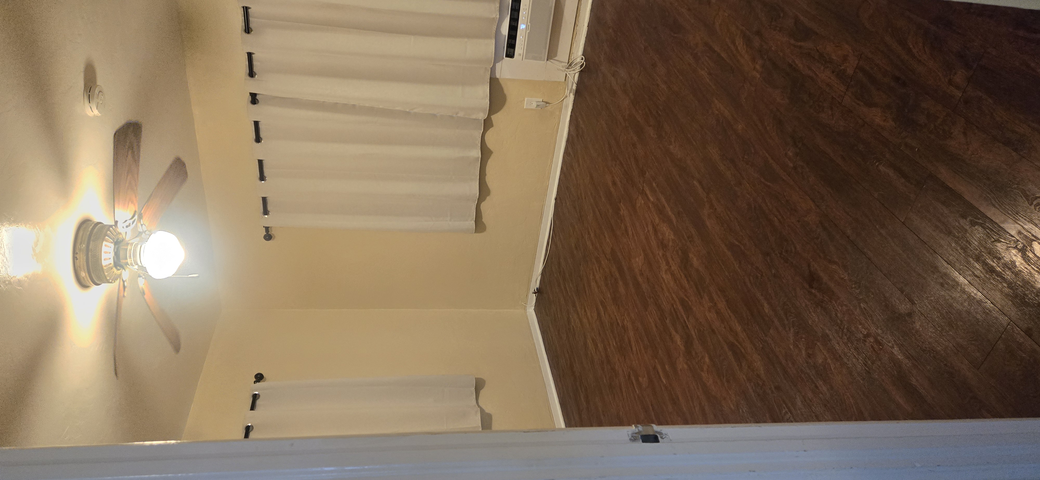 Spacious 1 bedroom 1 bath apart in well-kept vintage property - excellent central location 2 blocks from Young Circle! - Фото 3