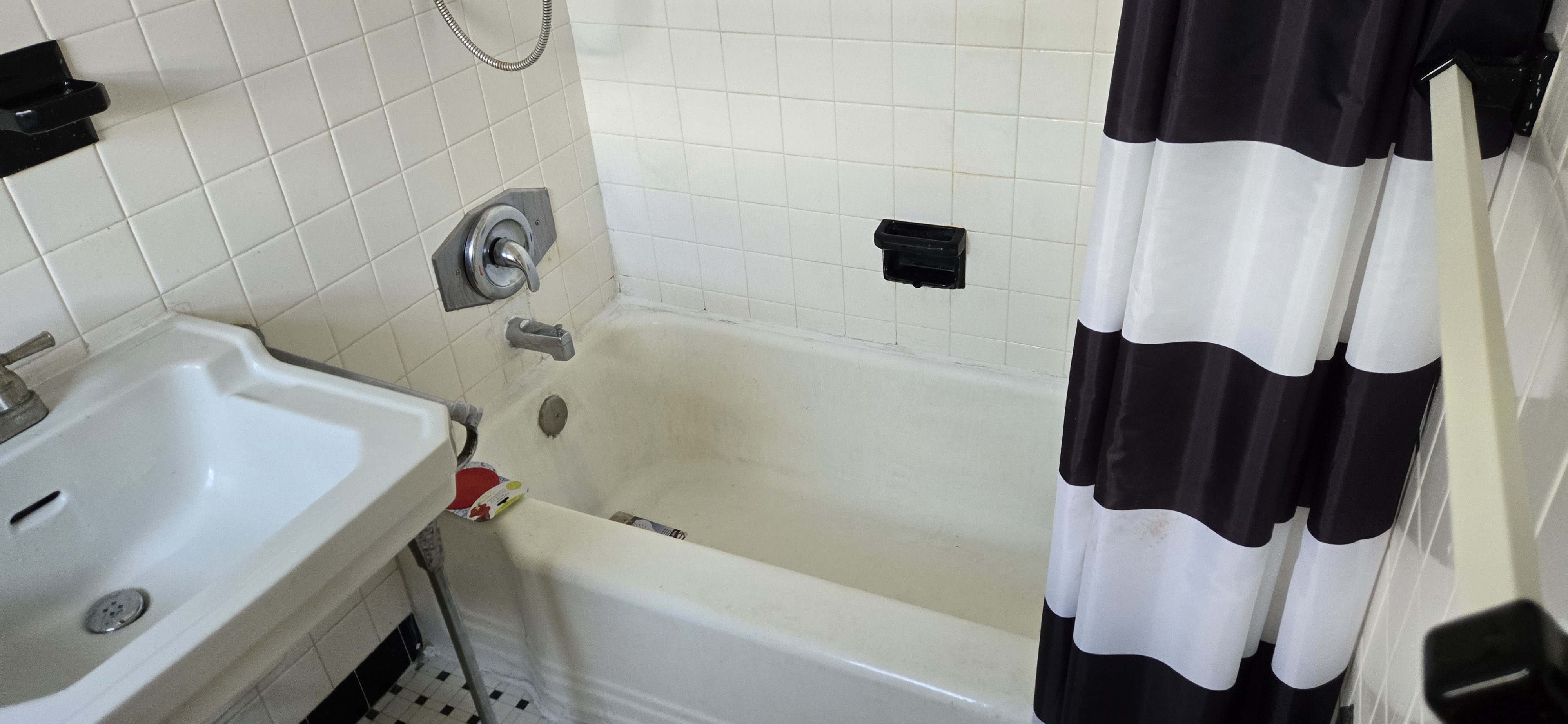 Spacious 1 bedroom 1 bath apart in well-kept vintage property - excellent central location 2 blocks from Young Circle! - Фото 6
