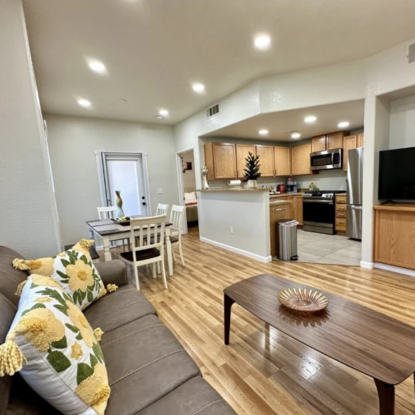 Fully furnished 2B, 2B Condo for rent