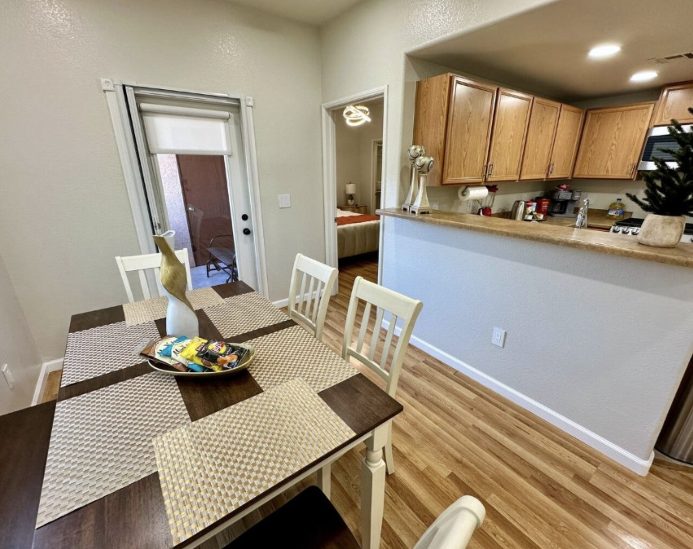 Fully furnished 2B, 2B Condo for rent - Фото 6