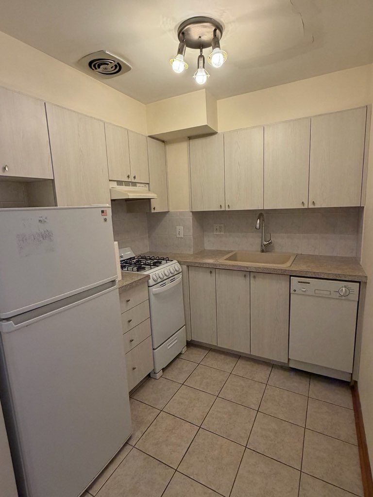 Well-Maintained 1 Bedroom, 1 Bathroom - Фото 3