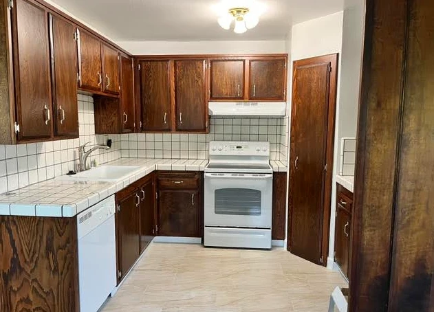 Condo for Rent - Tarzana, CA