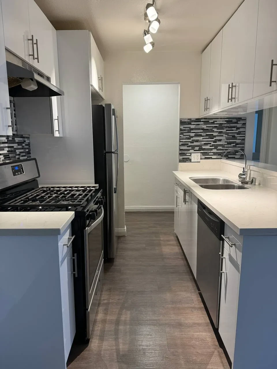 1BD в Лос-Анджелесе — $1,800/мес