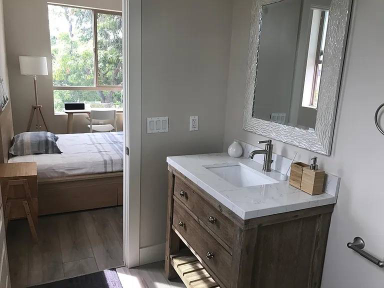 NoHo Arts District! Townhouse with garage and private rooftop deck! - Фото 4