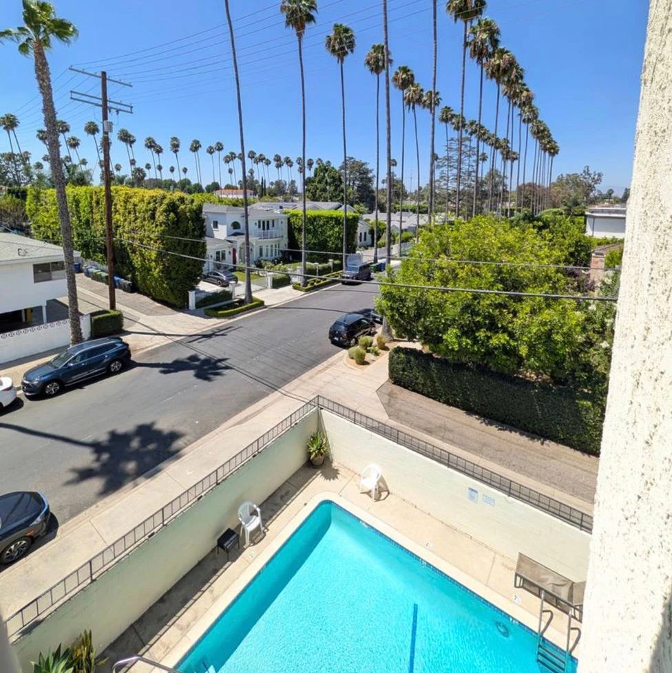XXL квартира с размером 1,290 sq ft в SHERMAN OAKS! Ventura Blvd!