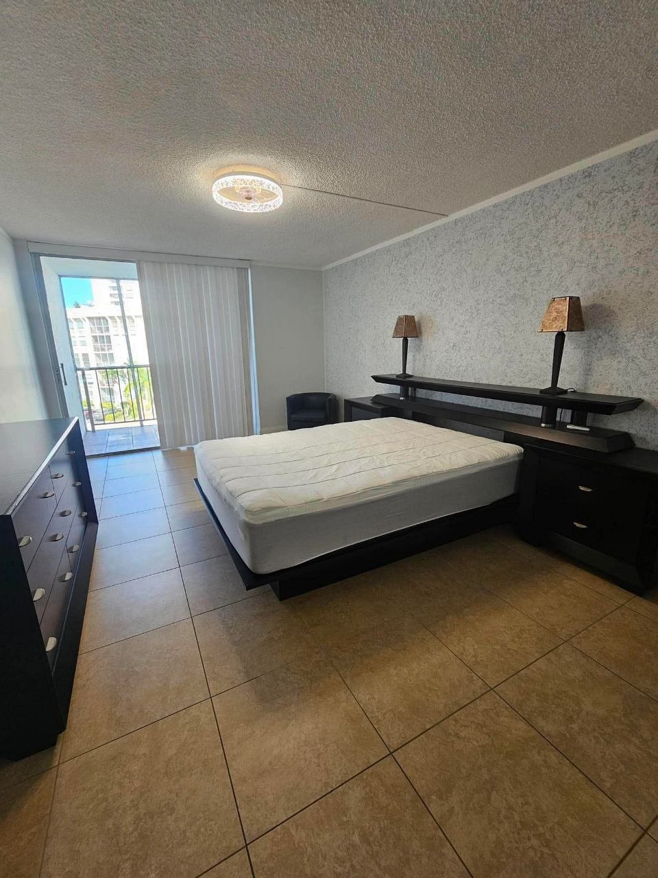 For Rent — 2BR, 2BA Condo - Фото 2