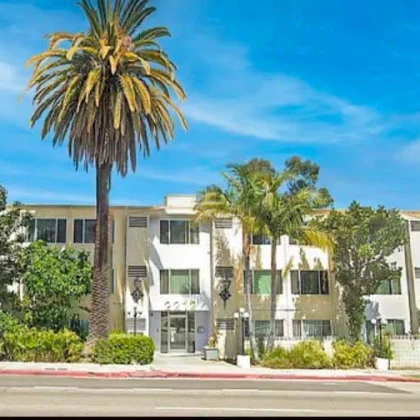 studiya-v-hollywood-hills-bliz-1-photo