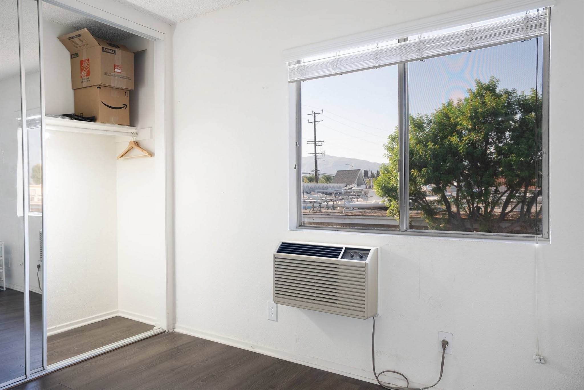 Room for rent in a shared 1BR - Фото 10
