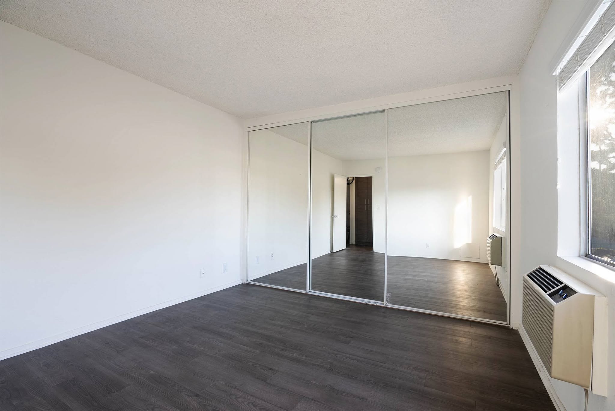 Room for rent in a shared 1BR - Фото 11