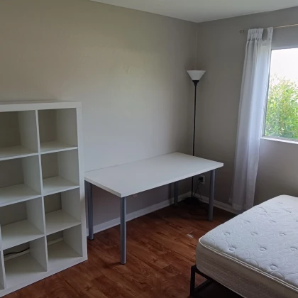 sdaiotsya-uyutnaya-komnata-s-mebel-photo