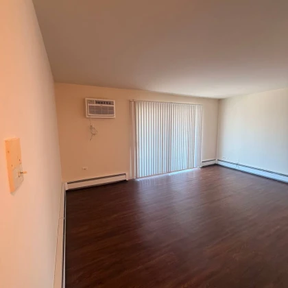 2-bedroom-unit-available-in-the-crestwood-area-photo