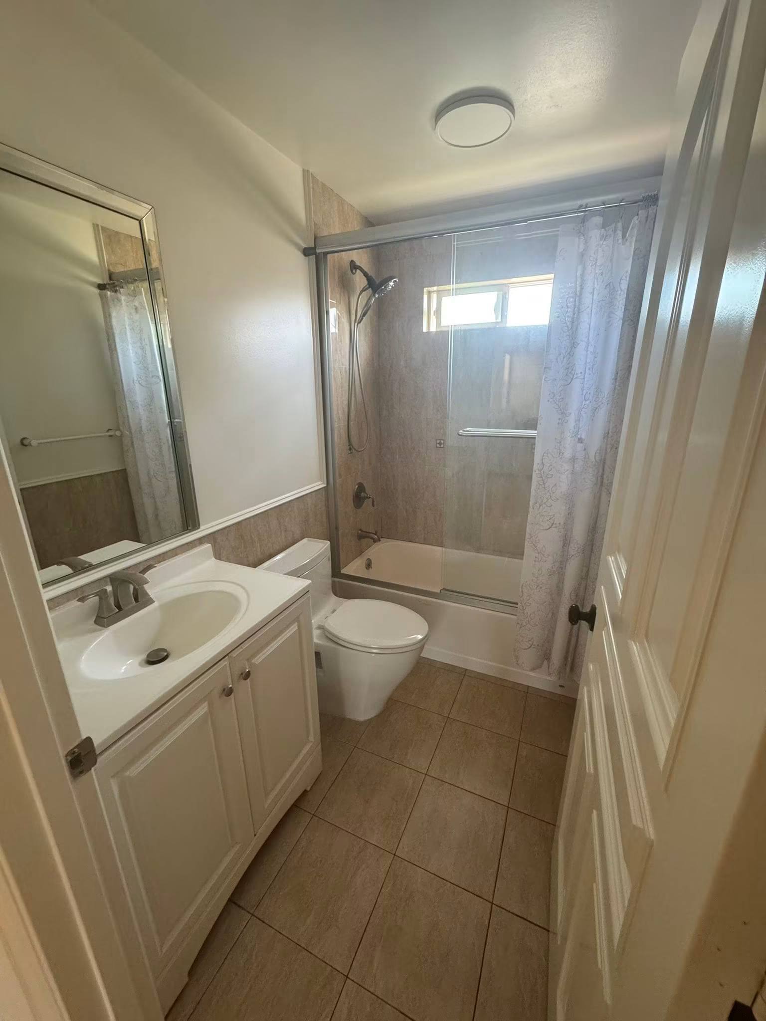 Сдается Master Bedroom и Bedroom в большом 2х этажном доме в Van Nuys - Фото 3
