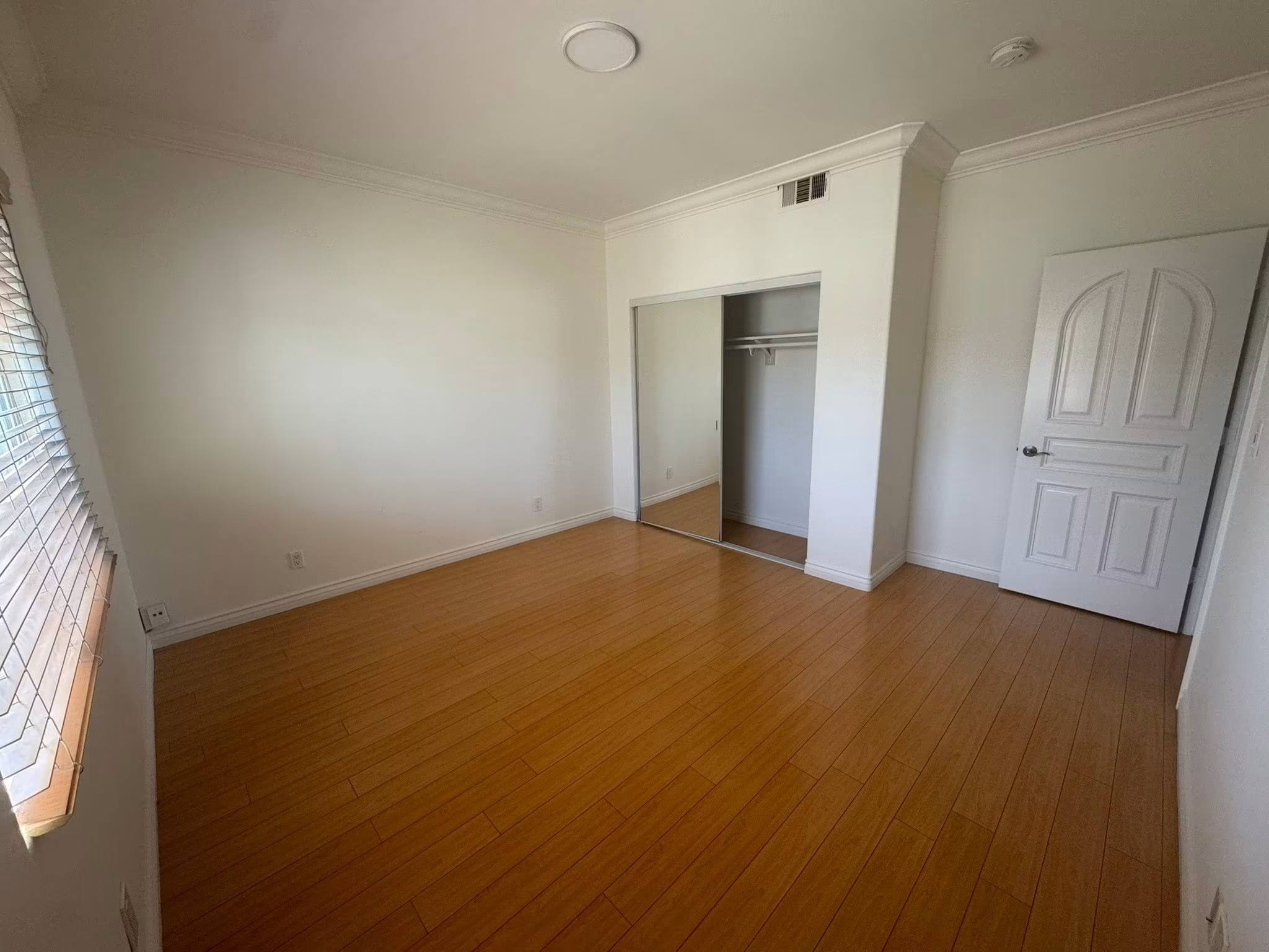 Сдается Master Bedroom и Bedroom в большом 2х этажном доме в Van Nuys - Фото 4