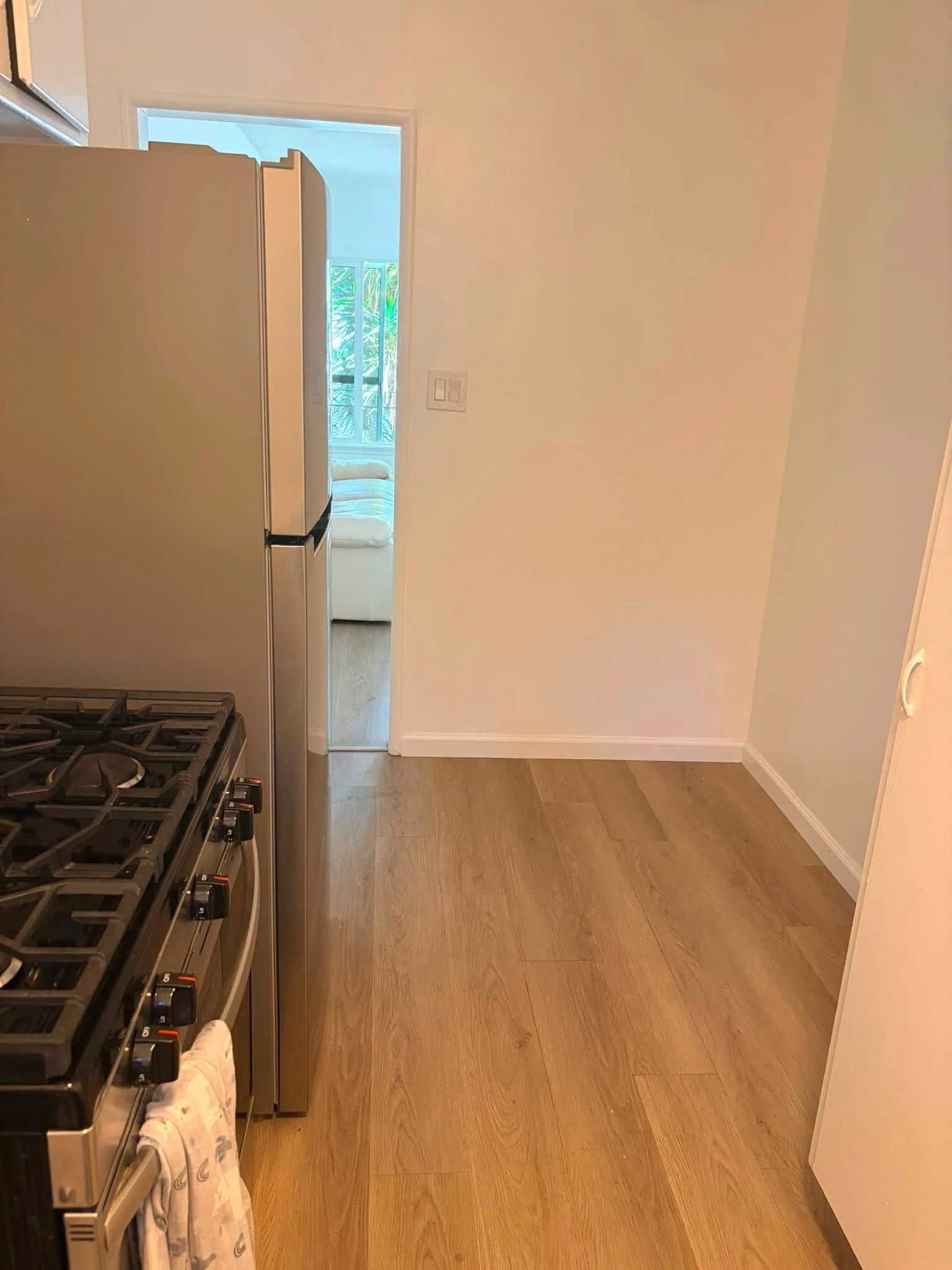 Renting out a spacious leaving room in West Hollywood