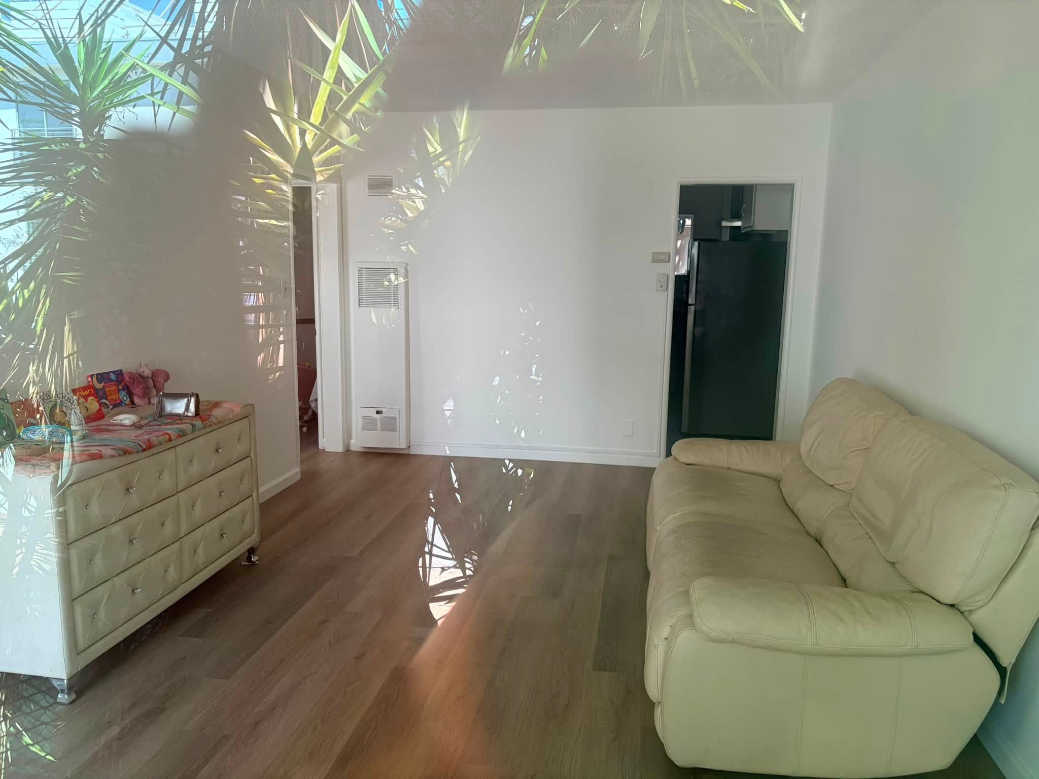 Renting out a spacious leaving room in West Hollywood - Фото 3