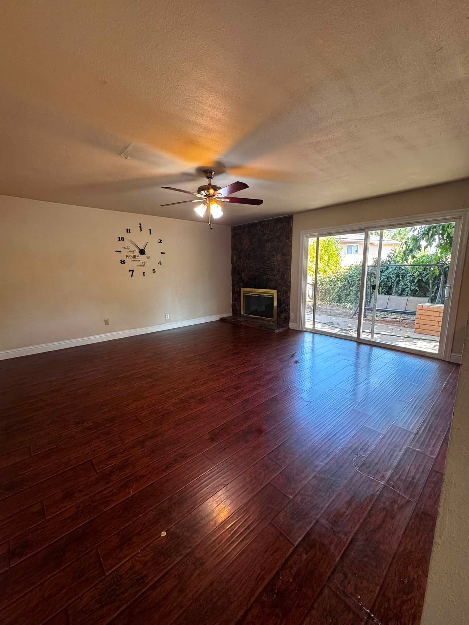 HOUSE FOR RENT in Orangevale - Фото 3