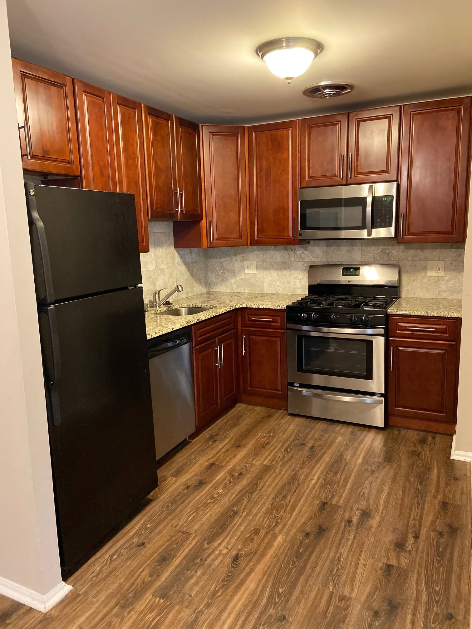 Скоро будет свободен 2bd, 1bath apartment - Фото 5