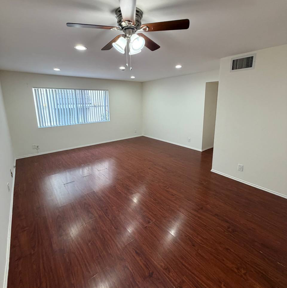 Квартира в Glendale! БЕЗ проверки кредита и ссн. Прямой договор. Депозит $1,200 - Фото 2