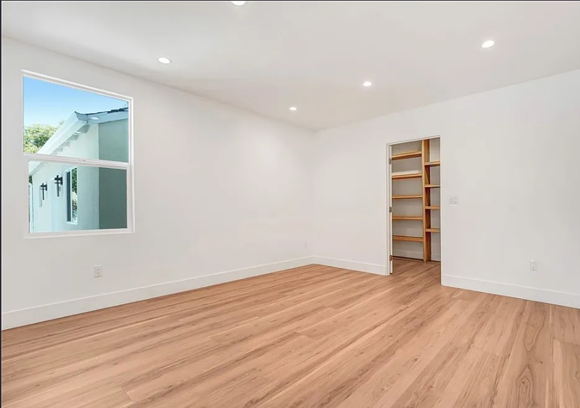 Main House for Rent with ADU - Van Nuys, CA - Фото 3